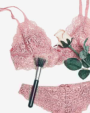 Жіноча білизна — бюстгальтери, трусики, комплекти